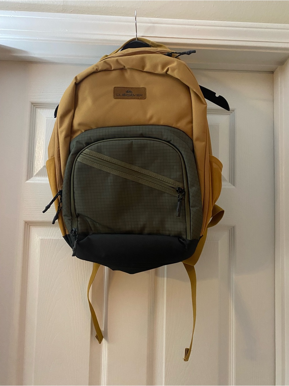Quicksilver Schoolie Cooler 2.0. Men's Travel Backpack. NWT.